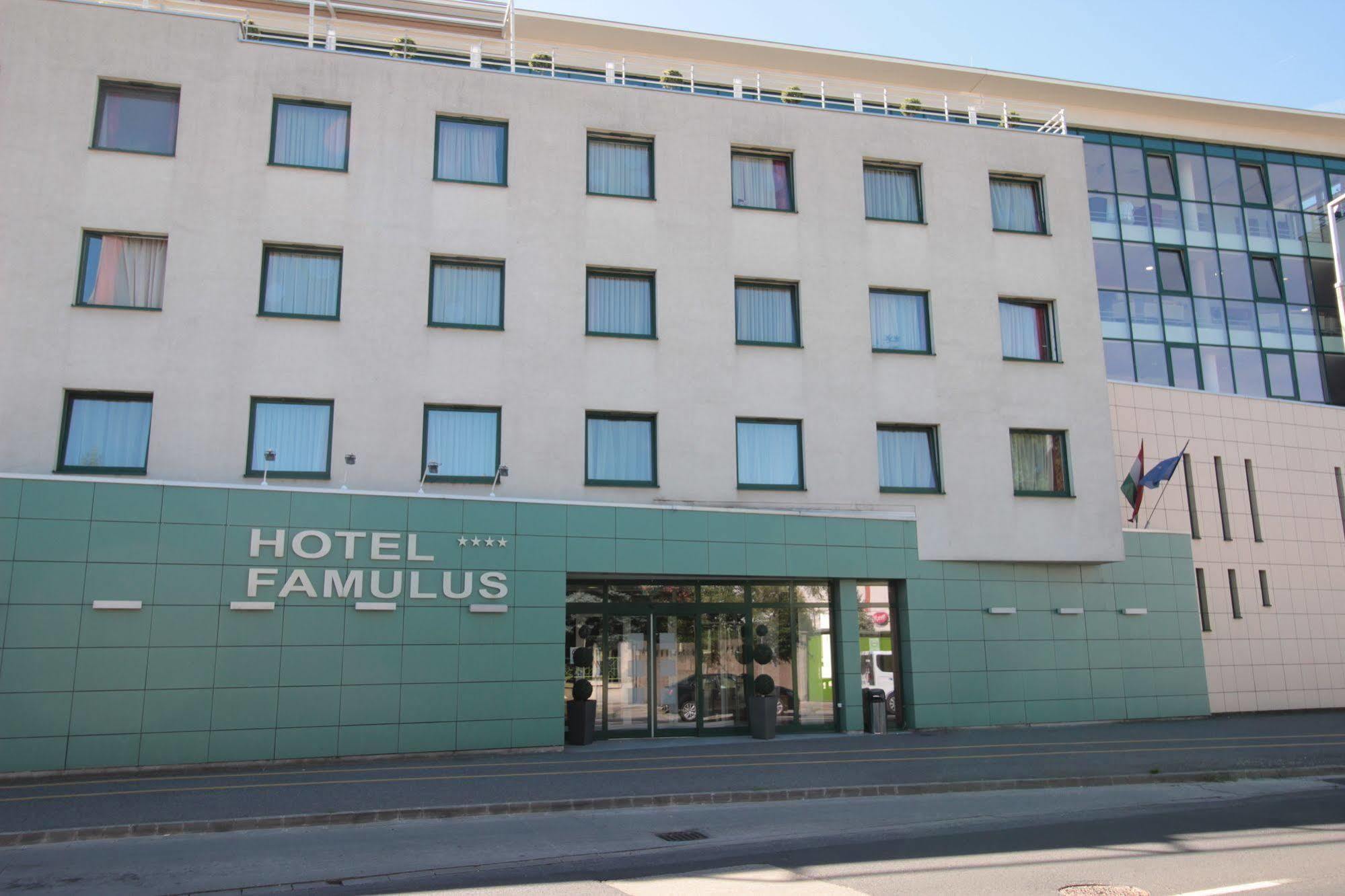 Famulus Kollégium Győr Extérieur photo